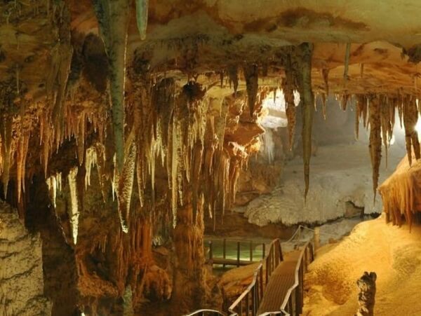 Thạch nhũ tự nhiên cực đẹp tại Ngũ động bản Ôn