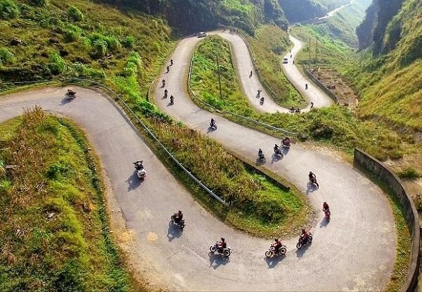 Một phần khúc cua của dốc Chín Khoanh