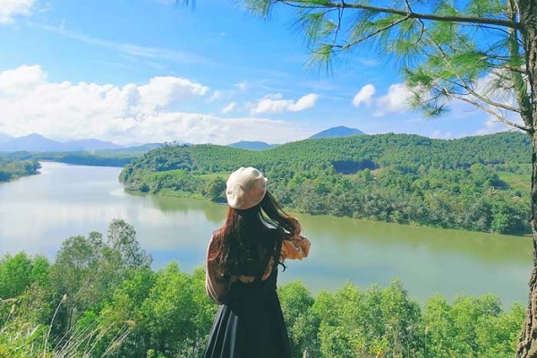 Đoạn sông Hương dưới đồi Vọng Cảnh