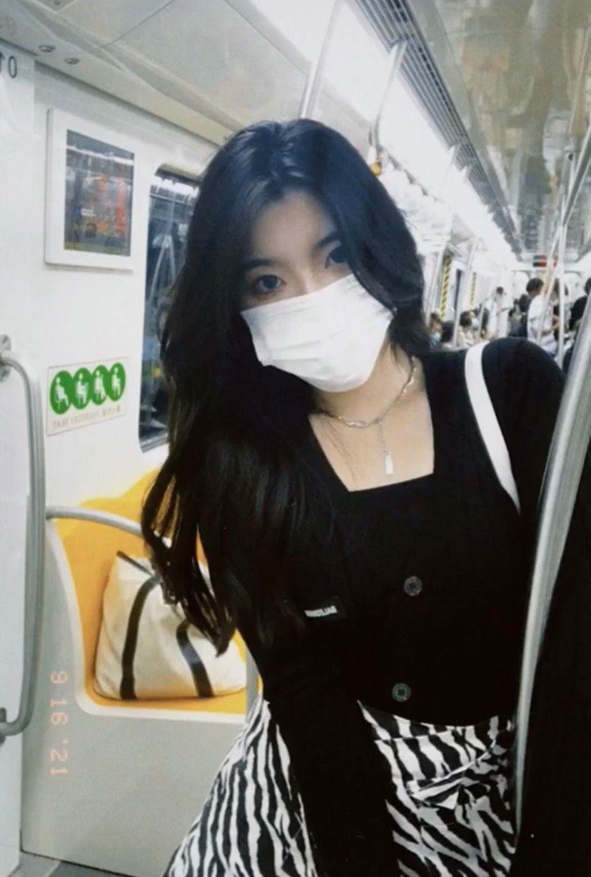 Hướng ánh nhìn vào camera