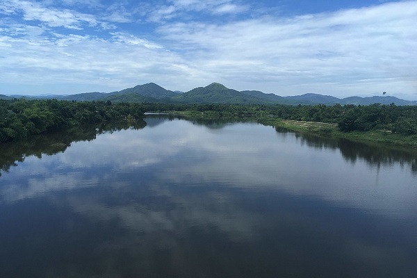 Đoạn sông Hương dưới cầu Tuần (gần lăng Minh Mạng)