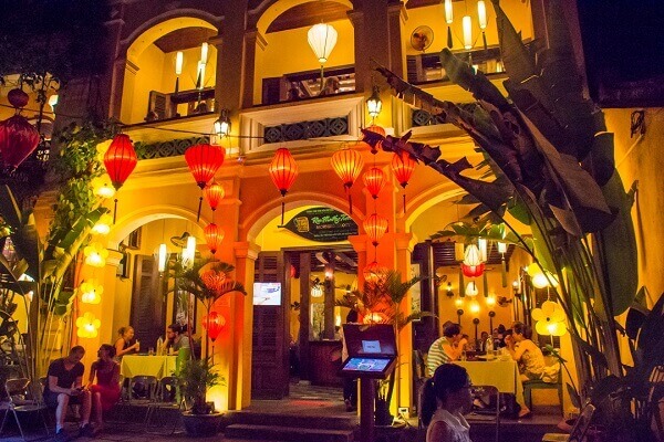 Morning Glory nổi bật giữa màn đêm Hội An