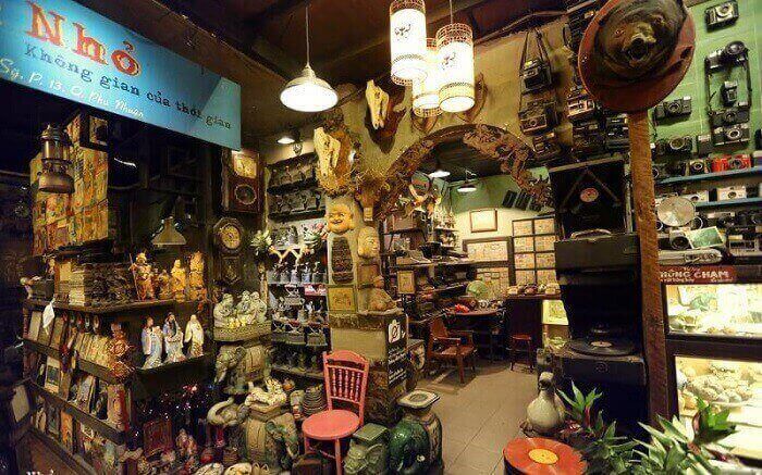 Cận cảnh cách trang trí ấn tượng của Cafe Nhỏ