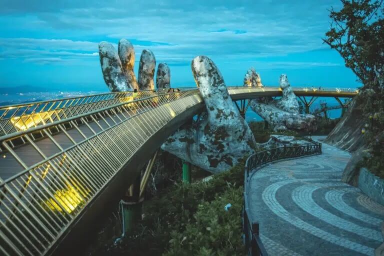 Cầu vàng là địa điểm ăn khách nhất nhì Việt Nam