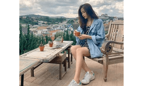 Ảnh ngồi siêu đơn giản có các nàng