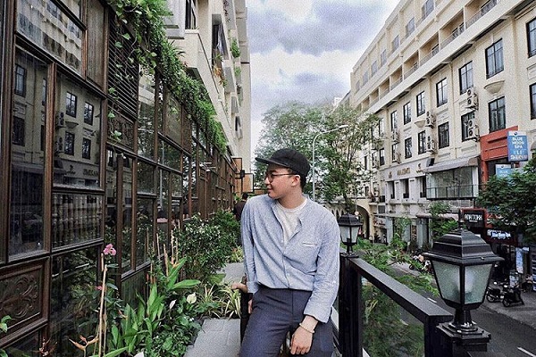Giới trẻ đua nhau chụp hình ở Cô ba cà phê