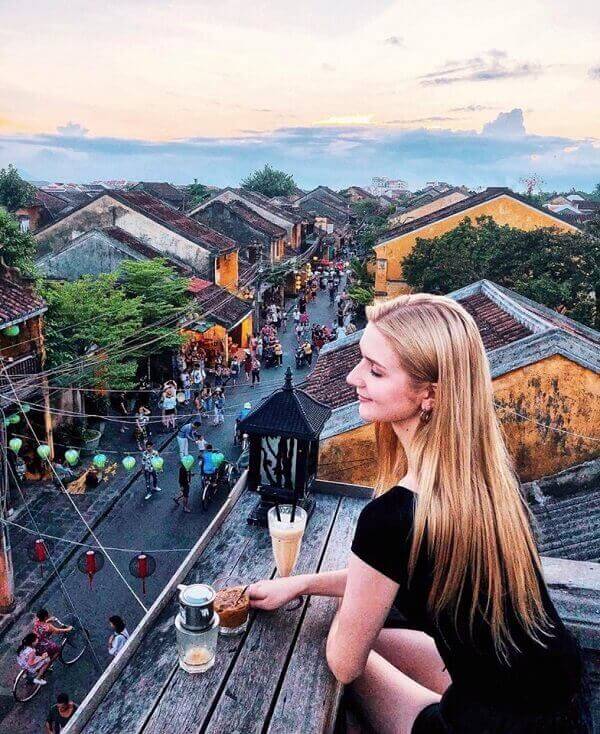 Ngắm nhìn Hội An từ ban công của quán Failo Cafe