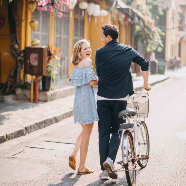Chụp ảnh giấu mặt nửa kia của mình