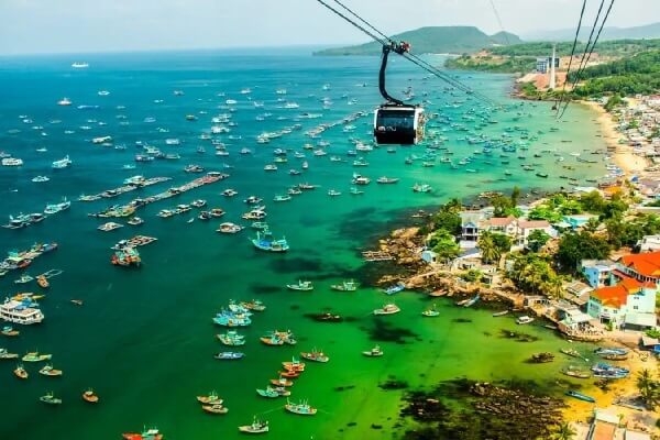Khung cảnh xanh mát của Hòn Thơm