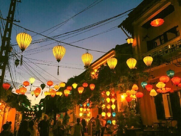 Phố đèn lồng - địa điểm check in Hội An đậm màu sắc