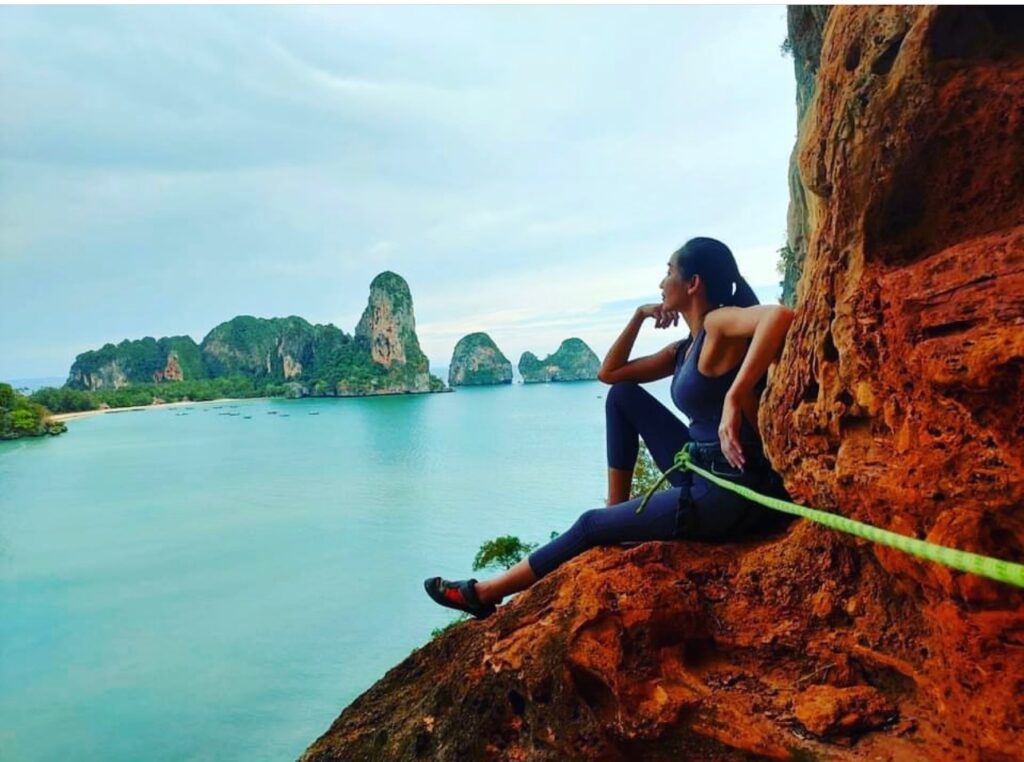 Lớp yoga sunrise trên bãi biển Phú Quốc với hướng dẫn viên chuyên nghiệp