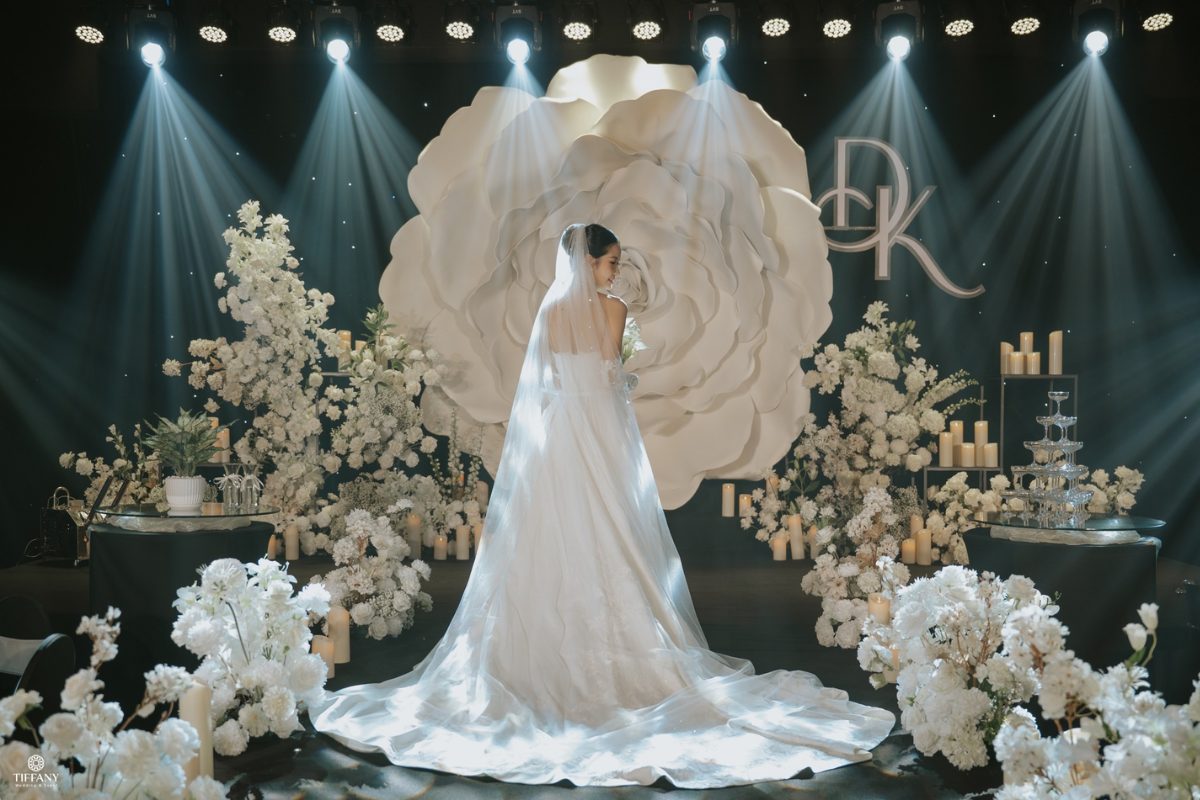 Minimalism with a Twist - phong cách tối giản có điểm nhấn độc bản trong tiệc cưới 2026