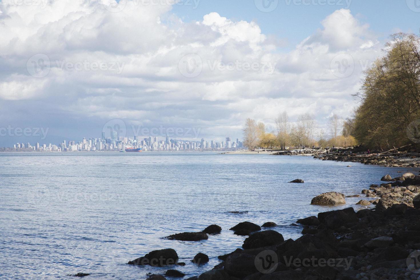 Sân thượng ngắm hoàng hôn 180 độ tại Blue Ocean Homestay