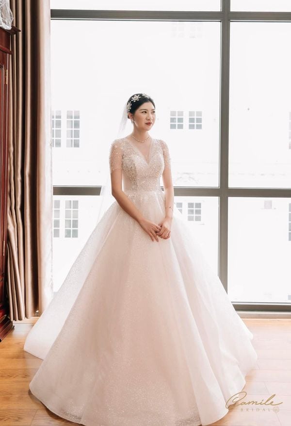 Váy cưới xòe bồng cho cô dâu cao gầy