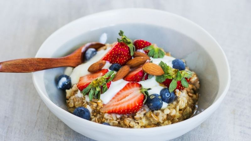 Cháo yến mạch bữa sáng healthy dinh dưỡng