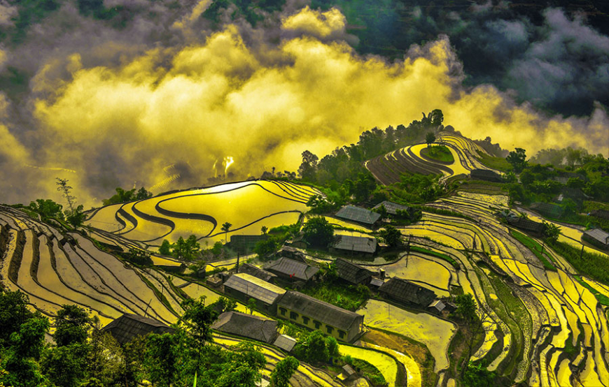 Bình minh bản Phùng, Hà Giang — ruộng bậc thang và văn hóa dân tộc thiểu số, điểm đến thứ cấp đang bùng nổ trong xu hướng du lịch 2026