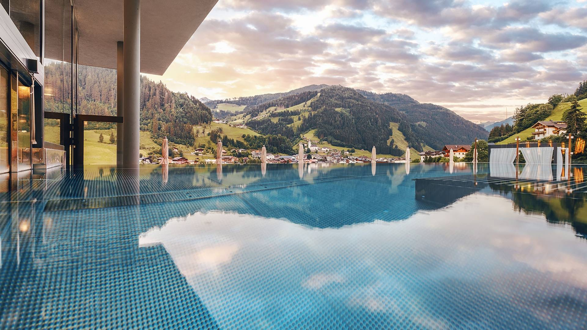 Liệu pháp chăm sóc sức khỏe tổng thể trong xu hướng glowcation toàn cầu