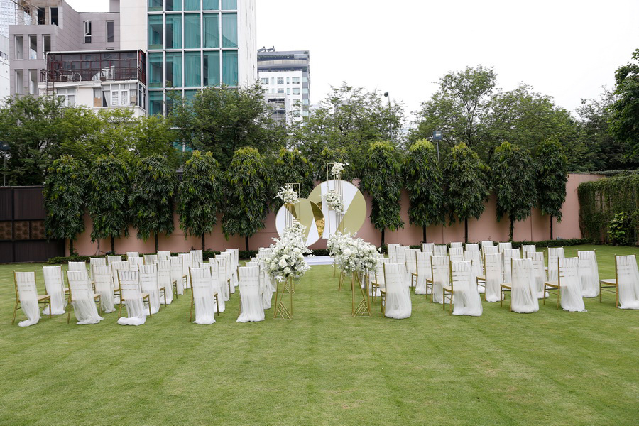 Tiệc cưới ngoài trời tại Lotte Legend Hotel Saigon — bãi cỏ ven sông lãng mạn, 400 khách
