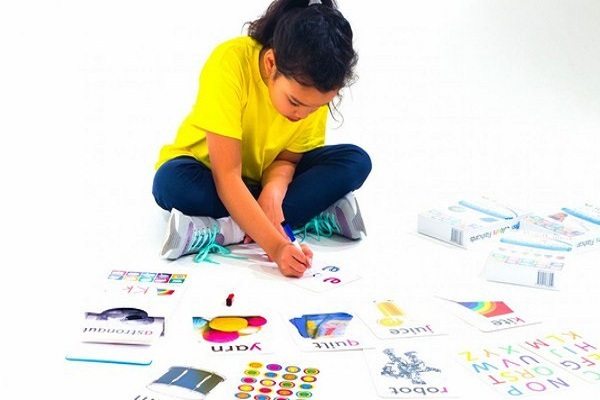 Trẻ học tiếng Anh qua tô màu tranh vẽ có chú thích tiếng Anh