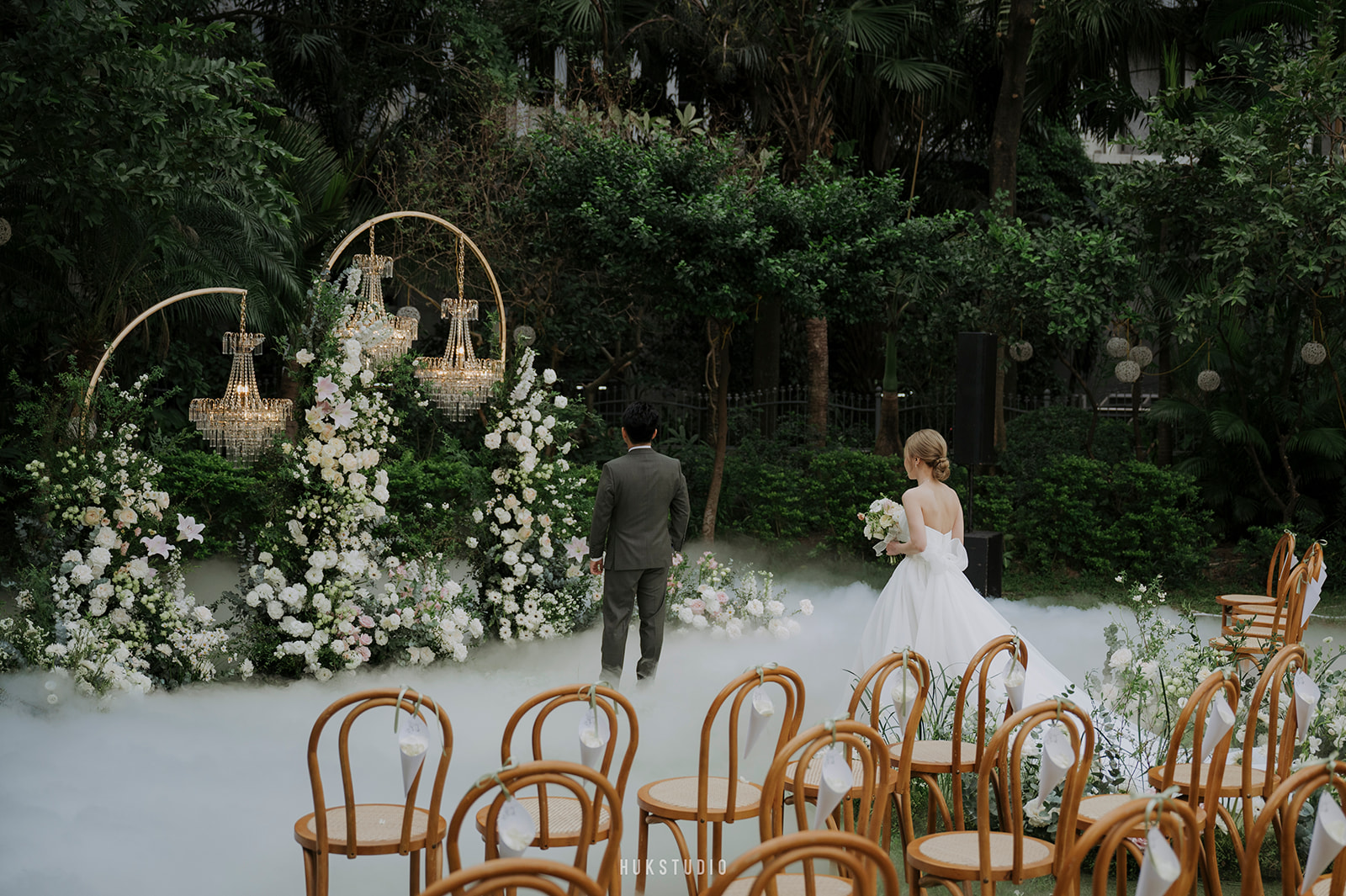 Đám cưới trong vườn khách sạn 5 sao InterContinental Hanoi Landmark72 – Sân vườn ngoài trời 150 khách