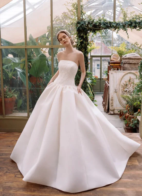 Váy cưới architectural bows 2026 - nơ kiến trúc làm điểm nhấn