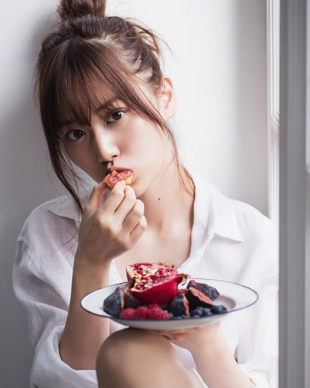 Công thức eat clean với đĩa ăn cân bằng gồm rau củ, protein và tinh bột lành mạnh - nguồn từ ELLE Việt Nam