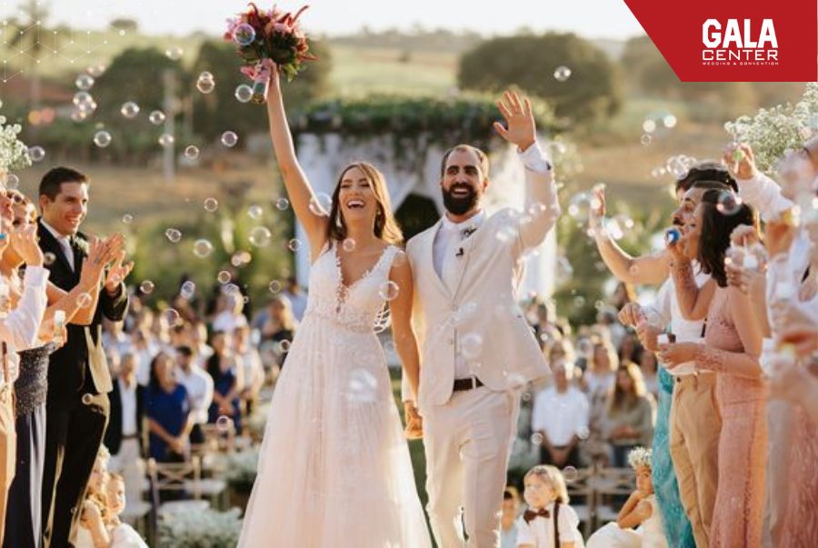 Cô dâu chú rể trong lễ cưới Việt Nam – chọn ngày cưới theo phong thủy 2026