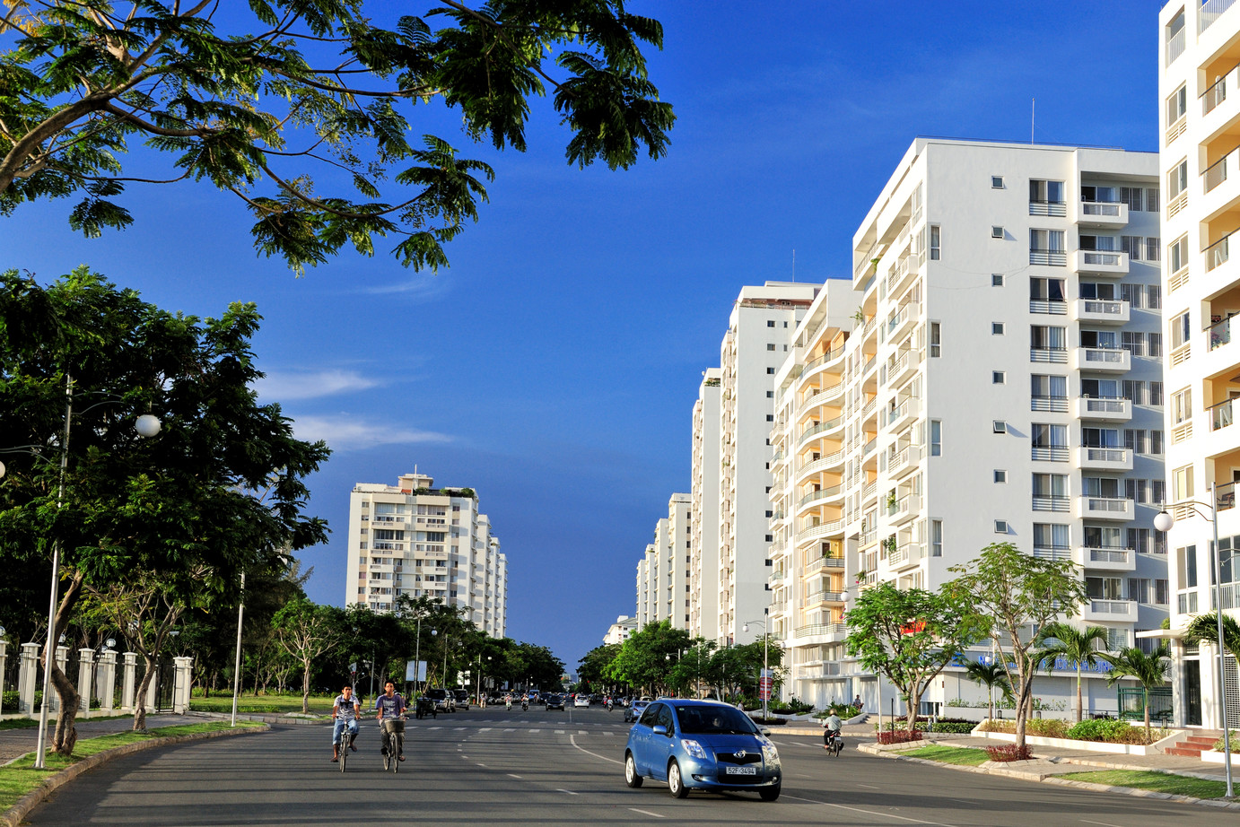 Khu Phú Mỹ Hưng về đêm với Cầu Ánh Sao - lý tưởng cho chụp ảnh cưới đêm với ánh LED lung linh