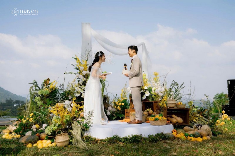 Xu hướng micro wedding thân mật 2025 - tiệc cưới quy mô nhỏ ấm cúng