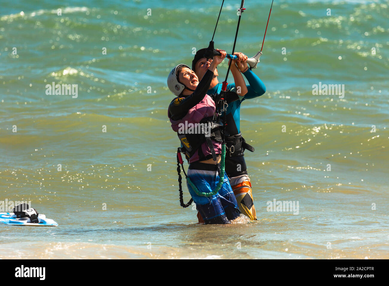 Hoạt động lướt ván diều tại bãi biển Mũi Né