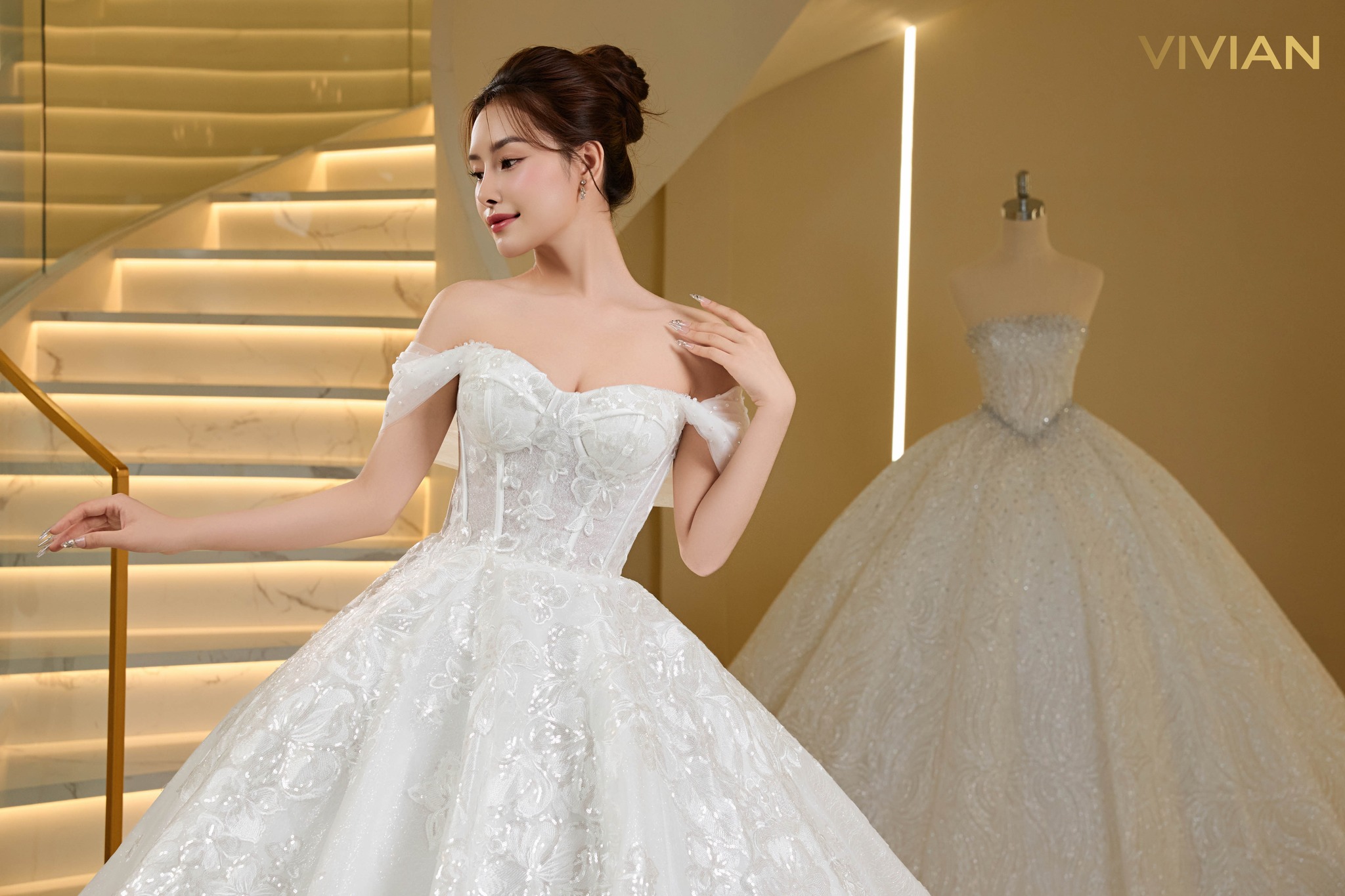 Cô dâu mặc trang phục cưới chụp ảnh cưới đẹp - Tony Wedding 2025