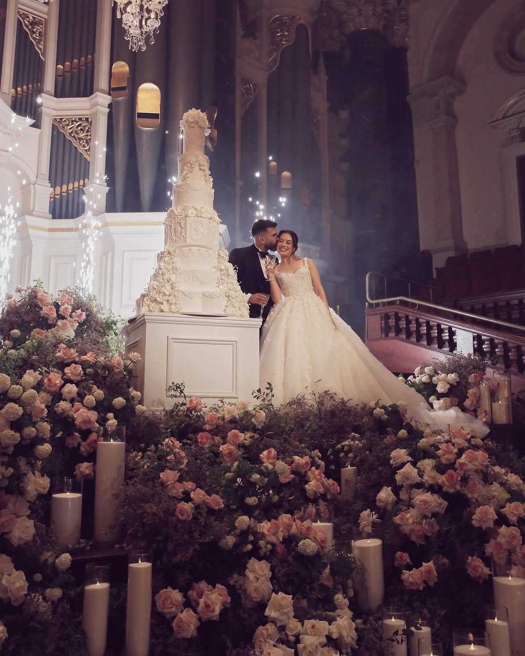 Step-by-step wedding cake selection guide with samples and consultation