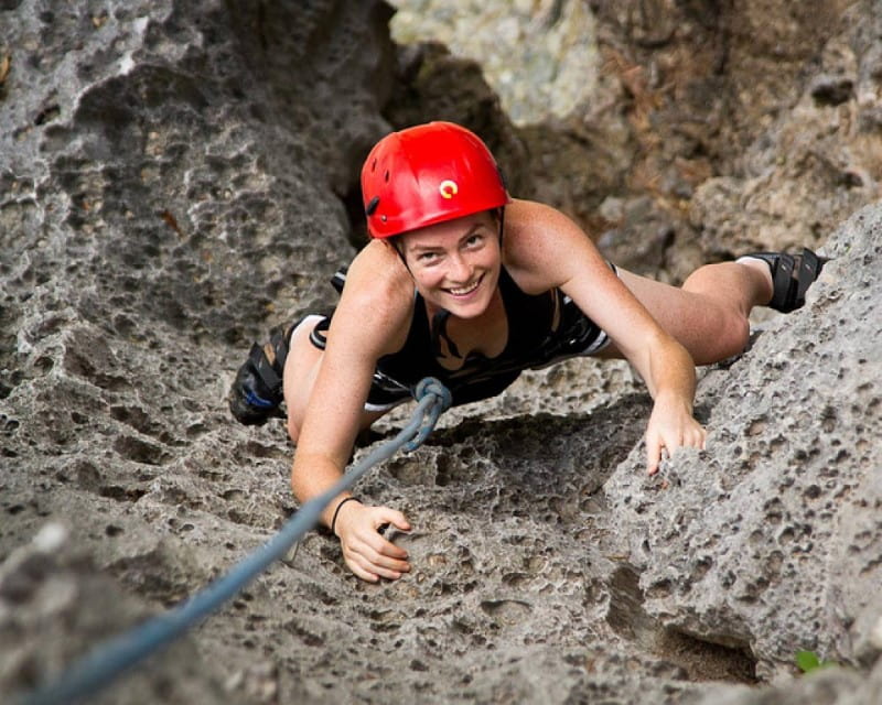 Butterfly Valley – điểm leo núi đá vôi lớn nhất và phổ biến nhất tại Cát Bà