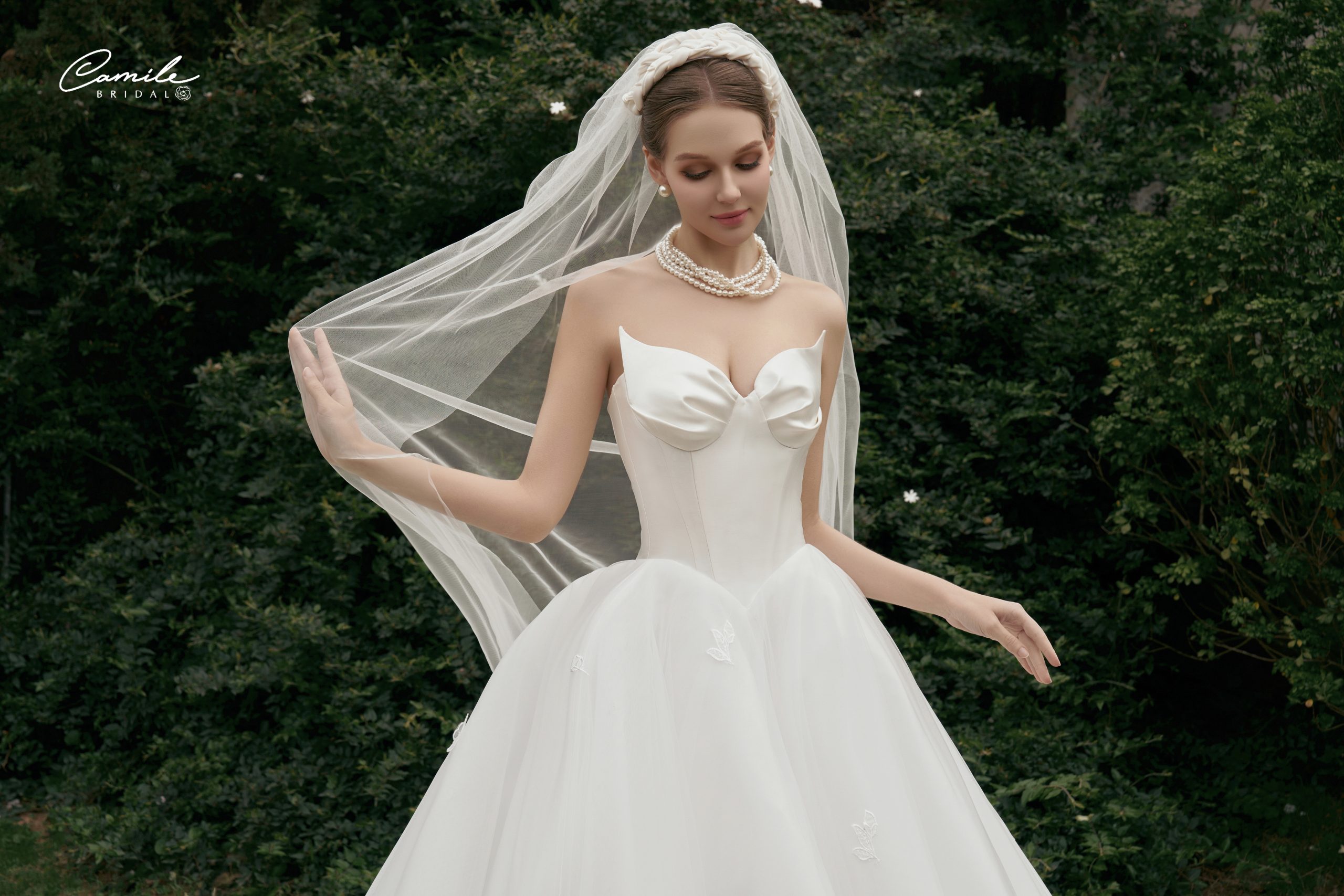 Váy cưới trơn tối giản cao cấp 2026 - Camile Bridal Hà Nội