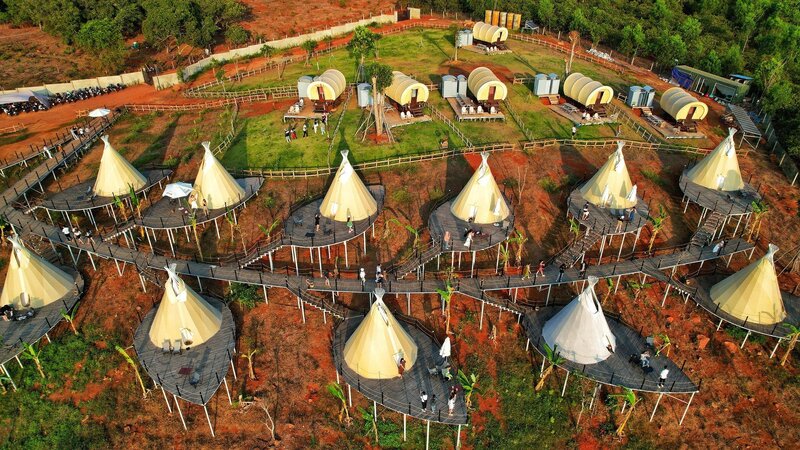 Aqua Glamping Hồ Trị An — không gian lều nghỉ dưỡng cao cấp với view hồ