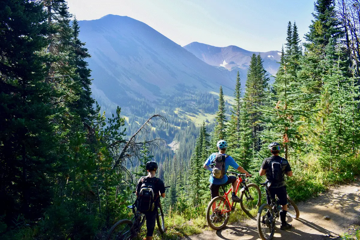 Thiên nhiên núi rừng Việt Nam – tiềm năng phát triển du lịch mạo hiểm và nghỉ dưỡng