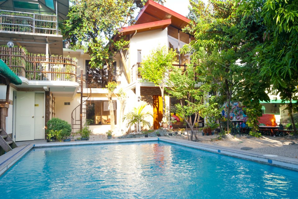 Bloom Garden Hidden Haven sảnh tiệc cưới sức chứa 650 khách với mái che trong suốt và tháp ly champagne